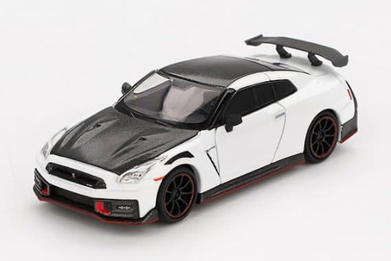 Nissan GT-R Nismo 2024 ブリリアントホワイトパール （左ハンドル）