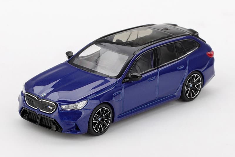 BMW M5 ツーリング （G99） マリーナベイブルーメタリック（右ハンドル）