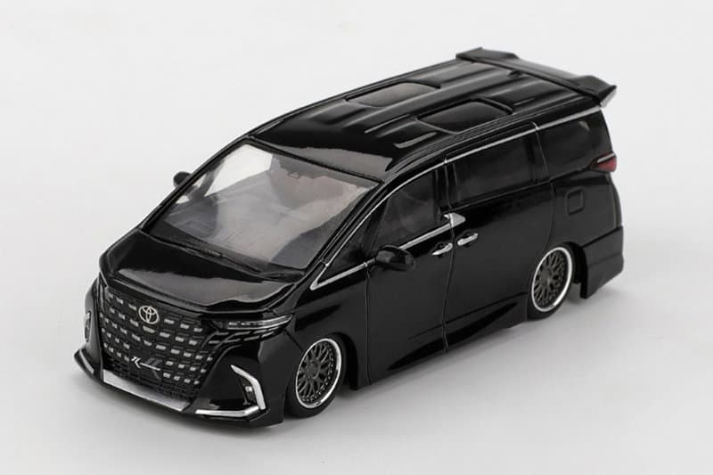 Toyota アルファード 40 KUHL ブラック（右ハンドル）