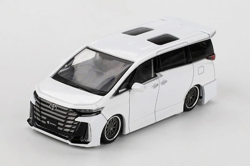 Toyota ヴェルファイア 40 KUHL ホワイト（左ハンドル）